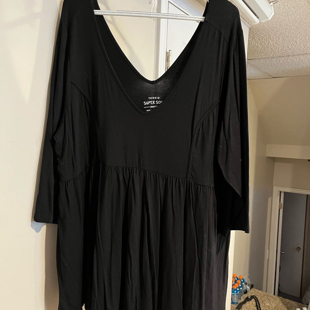 Size 3 3/4 sleeve black top